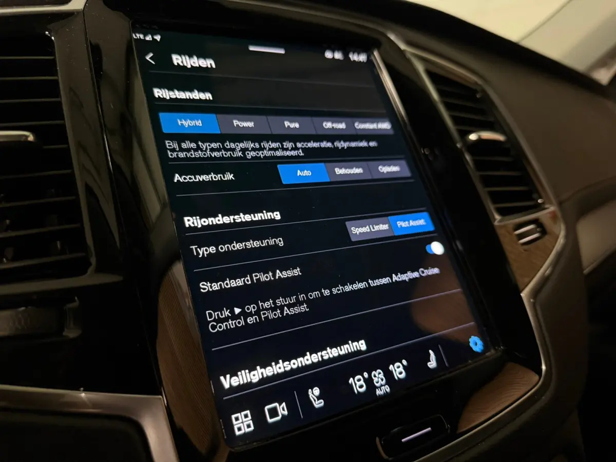 T8 AWD Recharge Plus Bright | Luchtvering | 360° Camera | Harman Kardon | 455pk | Adaptieve Cruise Control | Standkachel met Volvo On Call App | Stoelverwarming voor+achter | Stuurwielverwa