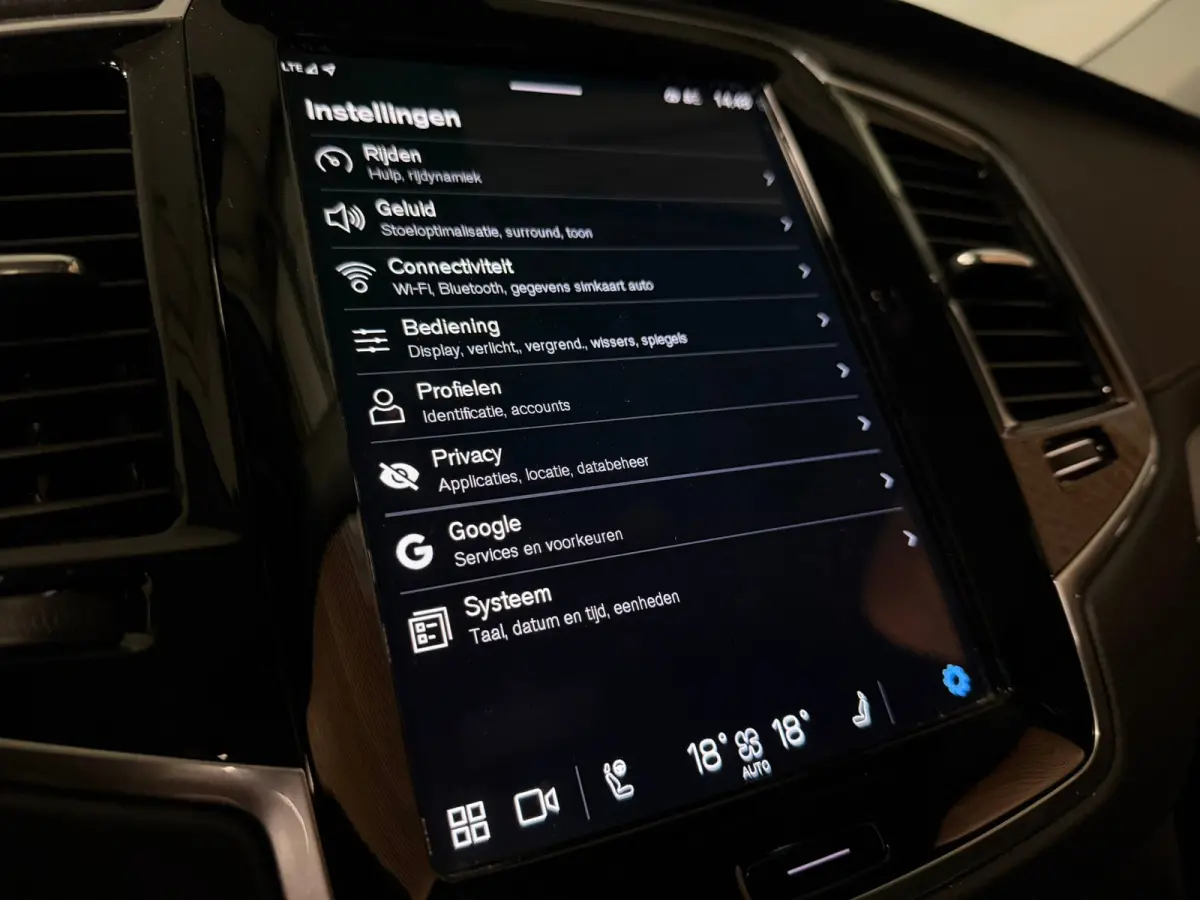 T8 AWD Recharge Plus Bright | Luchtvering | 360° Camera | Harman Kardon | 455pk | Adaptieve Cruise Control | Standkachel met Volvo On Call App | Stoelverwarming voor+achter | Stuurwielverwa