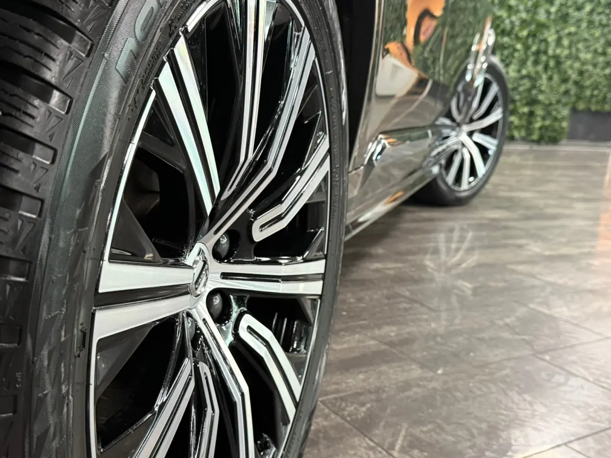 T8 AWD Recharge Plus Bright | Luchtvering | 360° Camera | Harman Kardon | 455pk | Adaptieve Cruise Control | Standkachel met Volvo On Call App | Stoelverwarming voor+achter | Stuurwielverwa