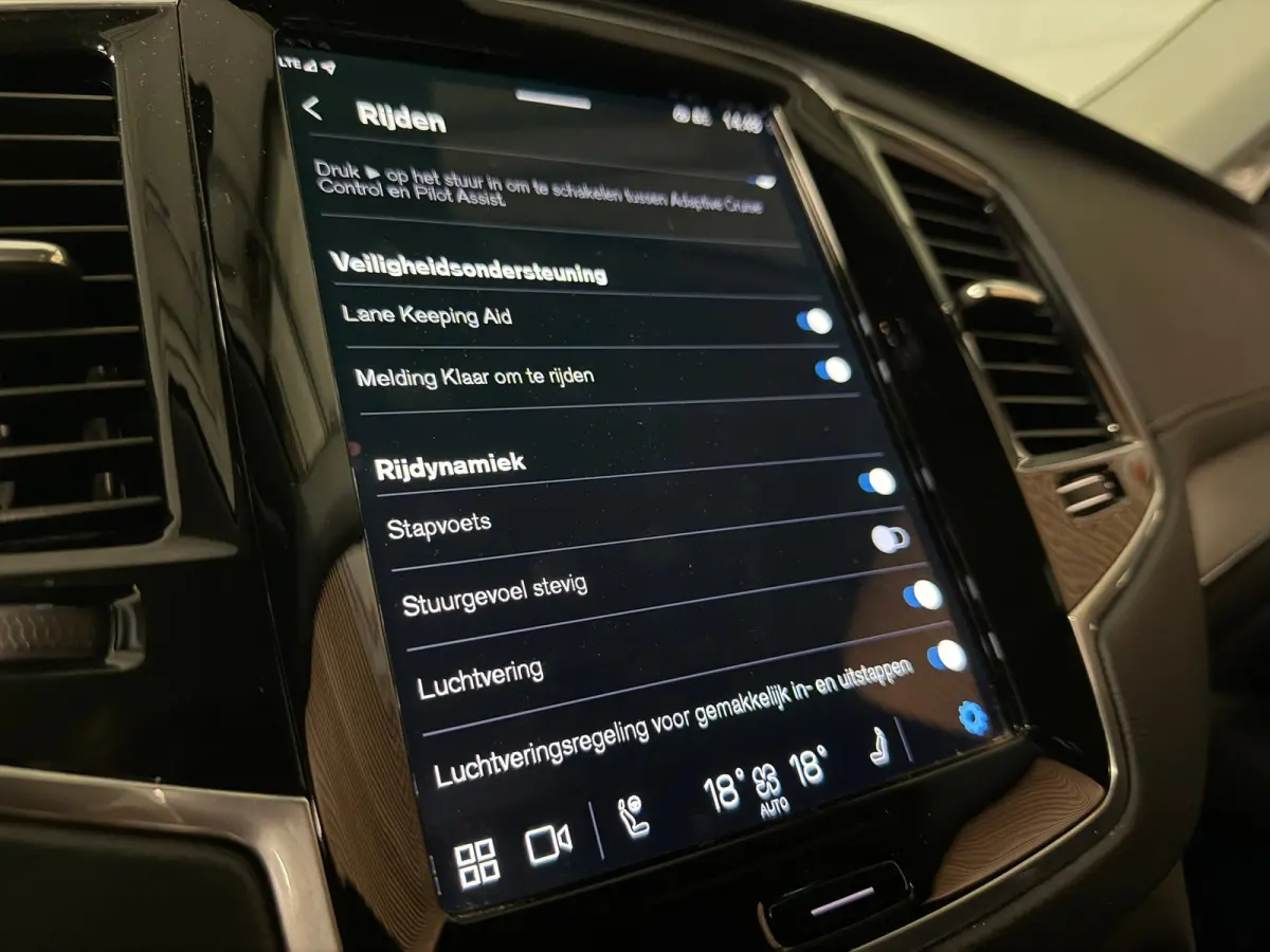 T8 AWD Recharge Plus Bright | Luchtvering | 360° Camera | Harman Kardon | 455pk | Adaptieve Cruise Control | Standkachel met Volvo On Call App | Stoelverwarming voor+achter | Stuurwielverwa