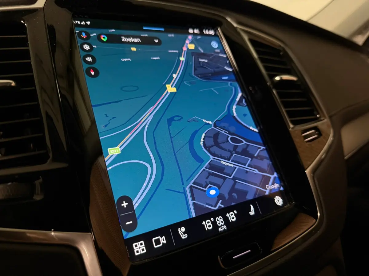 T8 AWD Recharge Plus Bright | Luchtvering | 360° Camera | Harman Kardon | 455pk | Adaptieve Cruise Control | Standkachel met Volvo On Call App | Stoelverwarming voor+achter | Stuurwielverwa