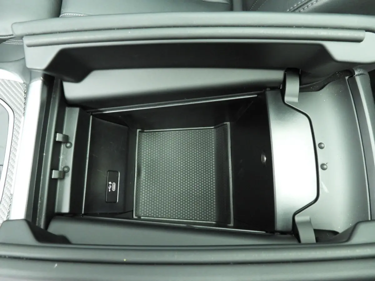 xDrive40i | M-Sportpakket | Laserlicht | Leder | HUD | Active cruise | Panoramadak | Comfortzetels | DAB | Hifi speakers | Alu 22 inch