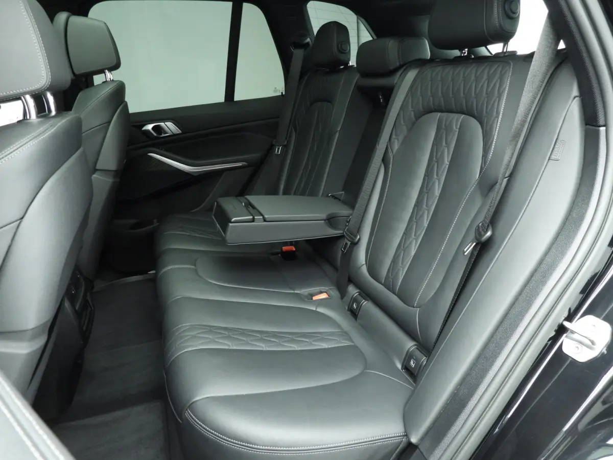 xDrive40i | M-Sportpakket | Laserlicht | Leder | HUD | Active cruise | Panoramadak | Comfortzetels | DAB | Hifi speakers | Alu 22 inch