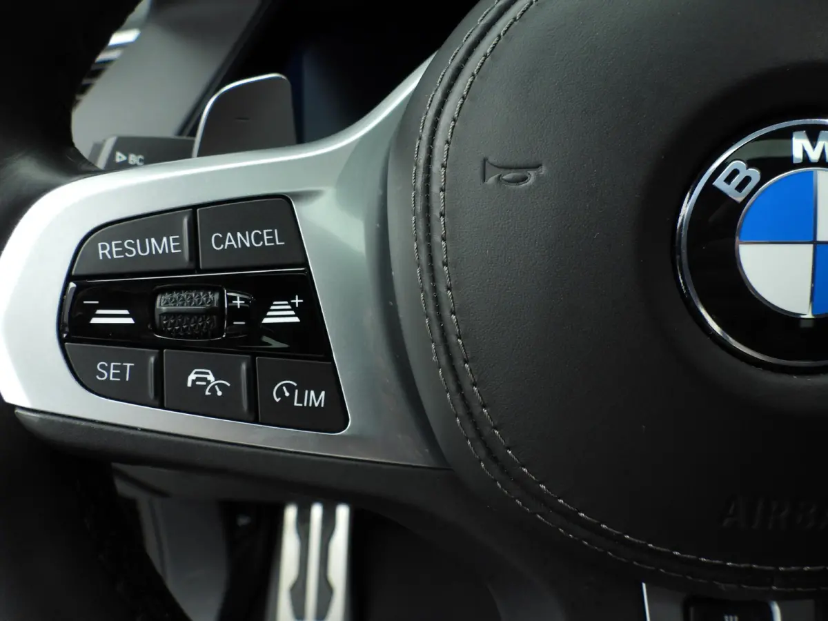 xDrive40i | M-Sportpakket | Laserlicht | Leder | HUD | Active cruise | Panoramadak | Comfortzetels | DAB | Hifi speakers | Alu 22 inch