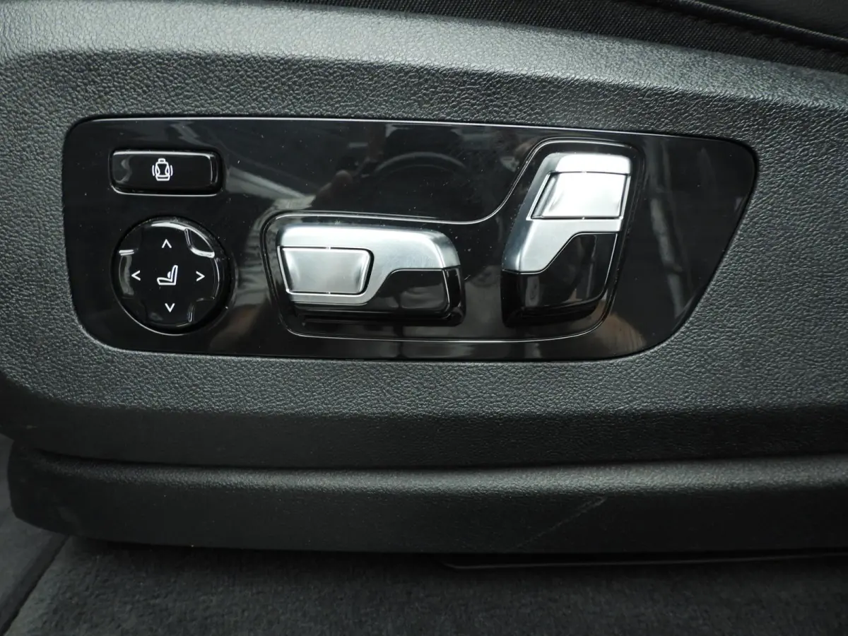 xDrive40i | M-Sportpakket | Laserlicht | Leder | HUD | Active cruise | Panoramadak | Comfortzetels | DAB | Hifi speakers | Alu 22 inch