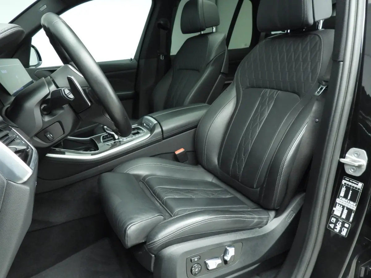 xDrive40i | M-Sportpakket | Laserlicht | Leder | HUD | Active cruise | Panoramadak | Comfortzetels | DAB | Hifi speakers | Alu 22 inch