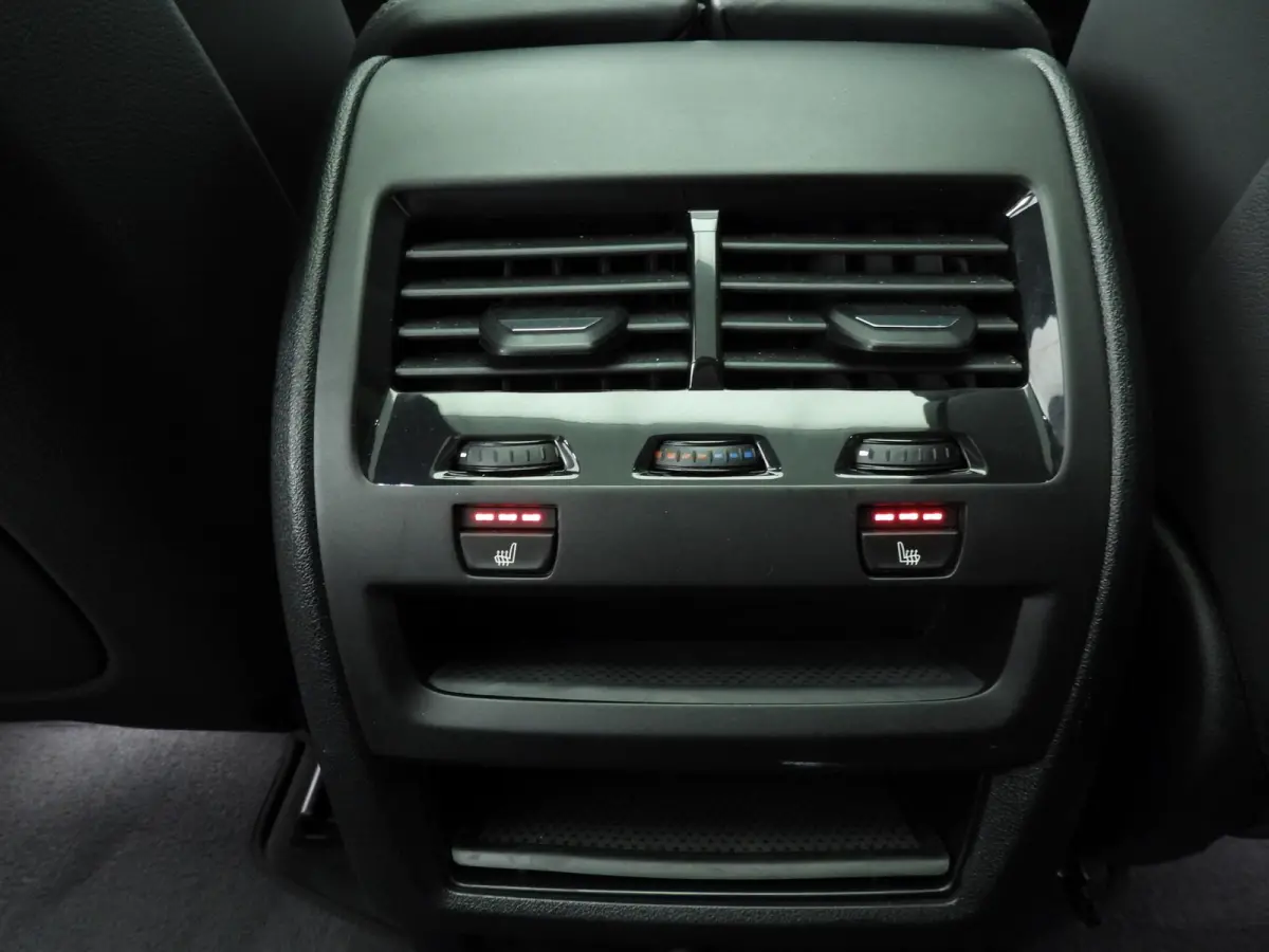 xDrive40i | M-Sportpakket | Laserlicht | Leder | HUD | Active cruise | Panoramadak | Comfortzetels | DAB | Hifi speakers | Alu 22 inch