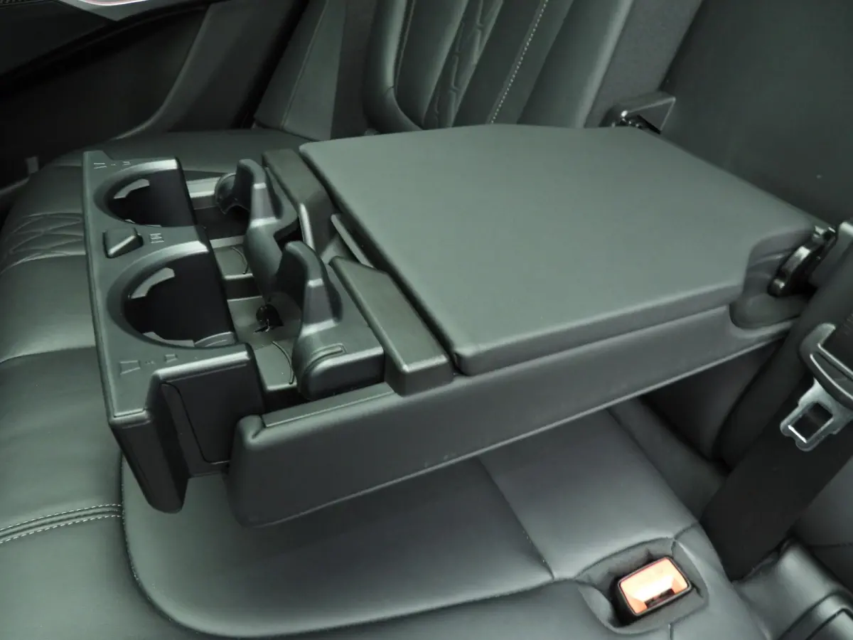 xDrive40i | M-Sportpakket | Laserlicht | Leder | HUD | Active cruise | Panoramadak | Comfortzetels | DAB | Hifi speakers | Alu 22 inch