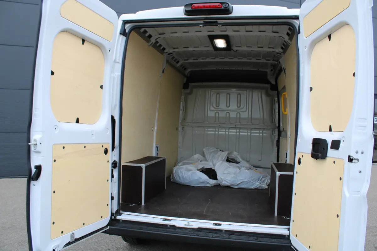 2.2D 180pk S&S L2H2 3.5t | Automaat | Camera | 3-Zits | Parkeersensoren rondom | Winter & zomerset | 25.000km |