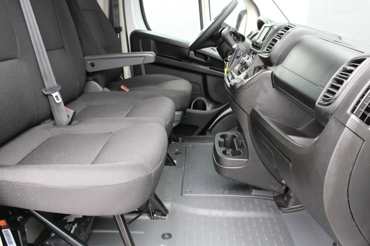 2.2D 180pk S&S L2H2 3.5t | Automaat | Camera | 3-Zits | Parkeersensoren rondom | Winter & zomerset | 25.000km |