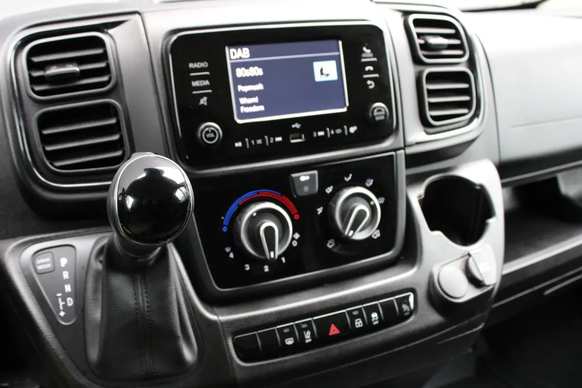 2.2D 180pk S&S L2H2 3.5t | Automaat | Camera | 3-Zits | Parkeersensoren rondom | Winter & zomerset | 25.000km |