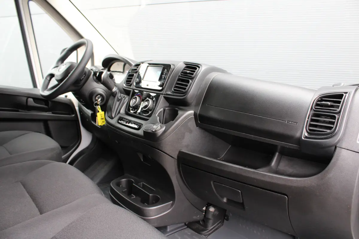 2.2D 180pk S&S L2H2 3.5t | Automaat | Camera | 3-Zits | Parkeersensoren rondom | Winter & zomerset | 25.000km |