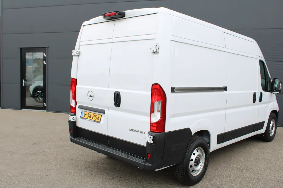 2.2D 180pk S&S L2H2 3.5t | Automaat | Camera | 3-Zits | Parkeersensoren rondom | Winter & zomerset | 25.000km |