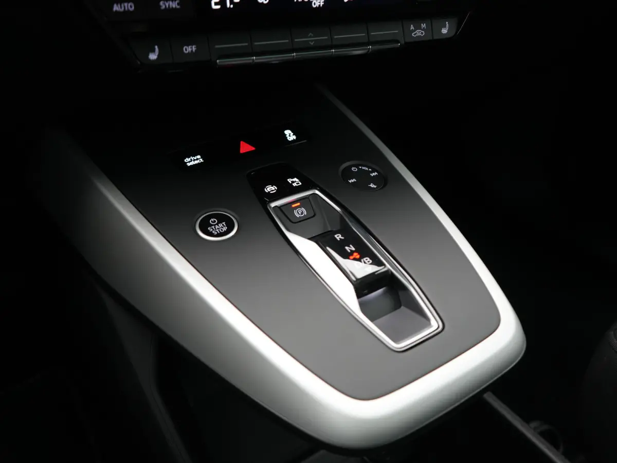 40 Advanced edition 82 kWh 204pk Dealer O.H. | Panodak | Adaptive Cruise | Camera | Keyless | Apple Carplay | Stoelverwarming | Navigatie | DAB | Virtual Cockpit | 19"L.M |