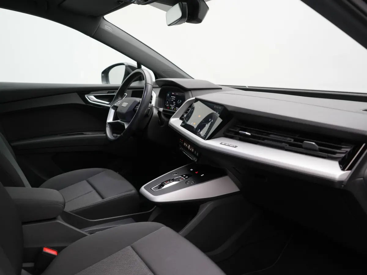 40 Advanced edition 82 kWh 204pk Dealer O.H. | Panodak | Adaptive Cruise | Camera | Keyless | Apple Carplay | Stoelverwarming | Navigatie | DAB | Virtual Cockpit | 19"L.M |