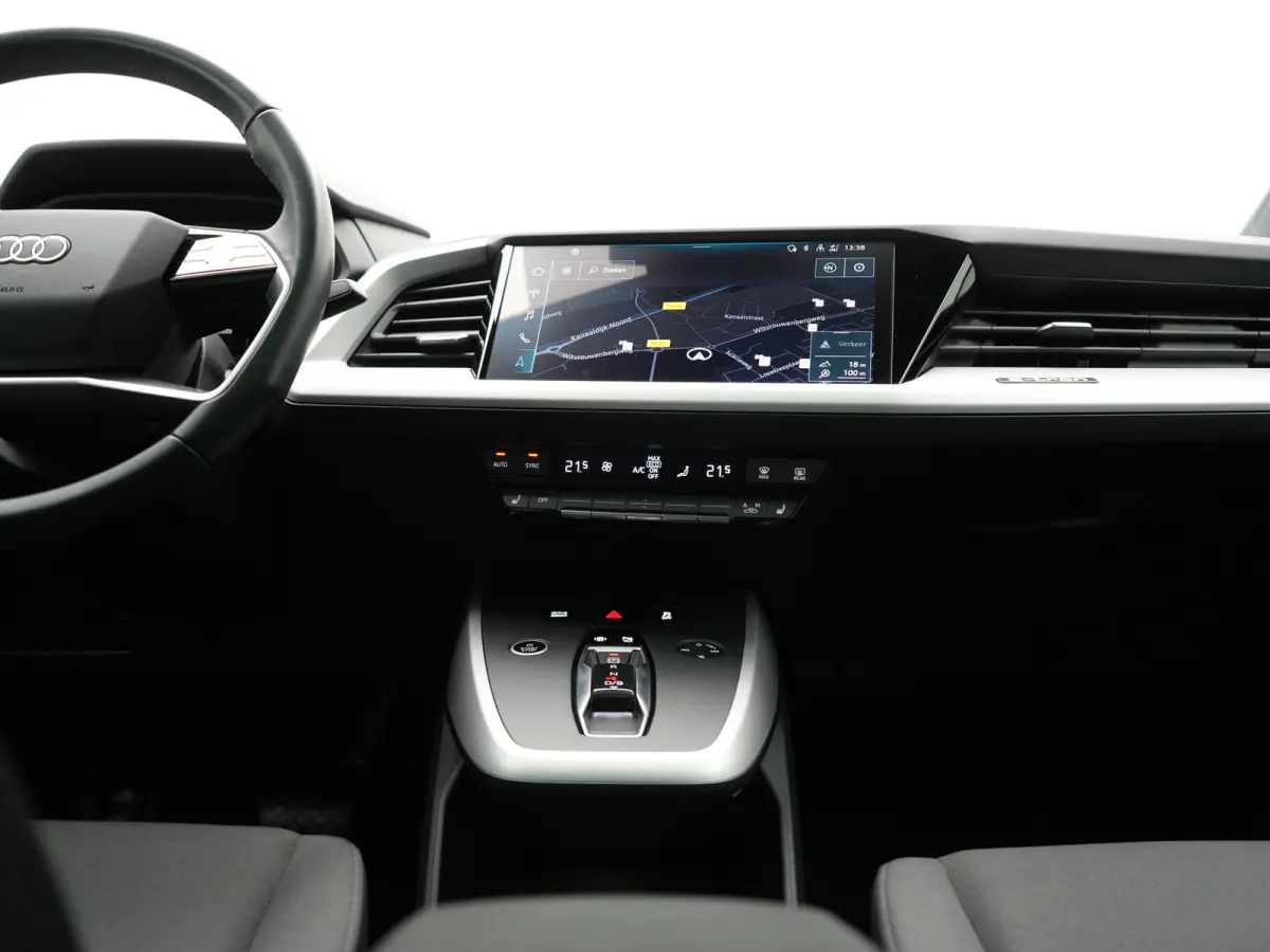 40 Advanced edition 82 kWh 204pk Dealer O.H. | Panodak | Adaptive Cruise | Camera | Keyless | Apple Carplay | Stoelverwarming | Navigatie | DAB | Virtual Cockpit | 19"L.M |