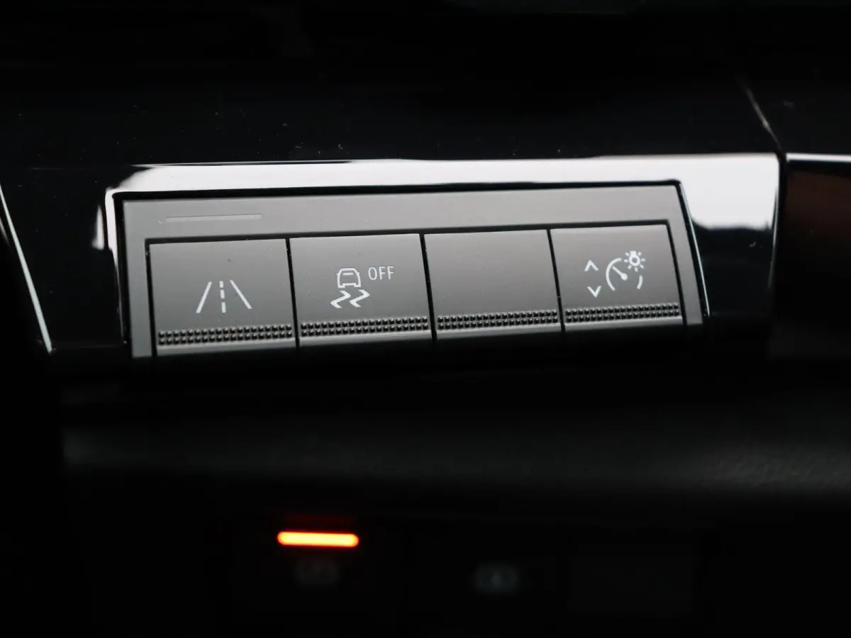 1.2 E-Tech full hybrid 200pk techno | Blind spot warning | Achteruitrijcamera | Parkeersensoren voor/achter |