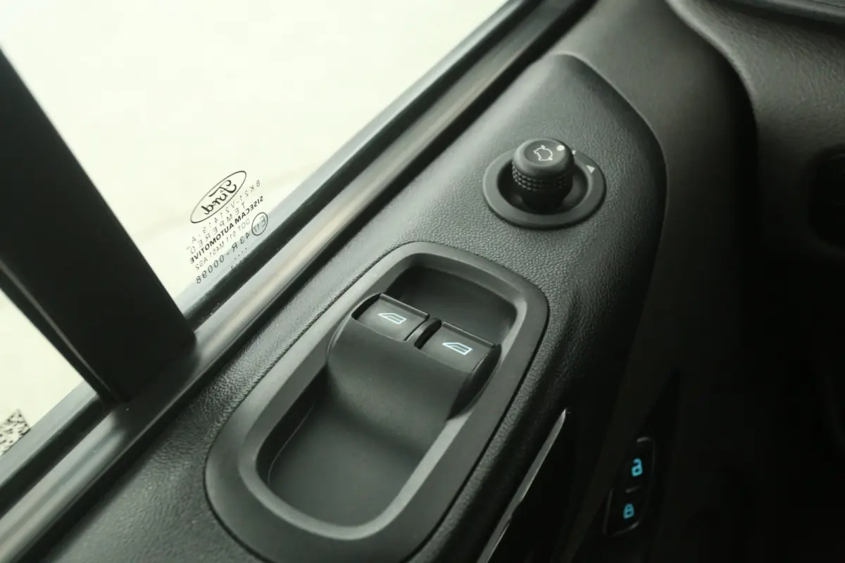 2.0 TDCI L2H1 Platinum Edition | Marge | Dubbele Cabine | Aut. | Airco | Camera | Cruise | 2xSchuifdeur | Carplay | Trekhaak