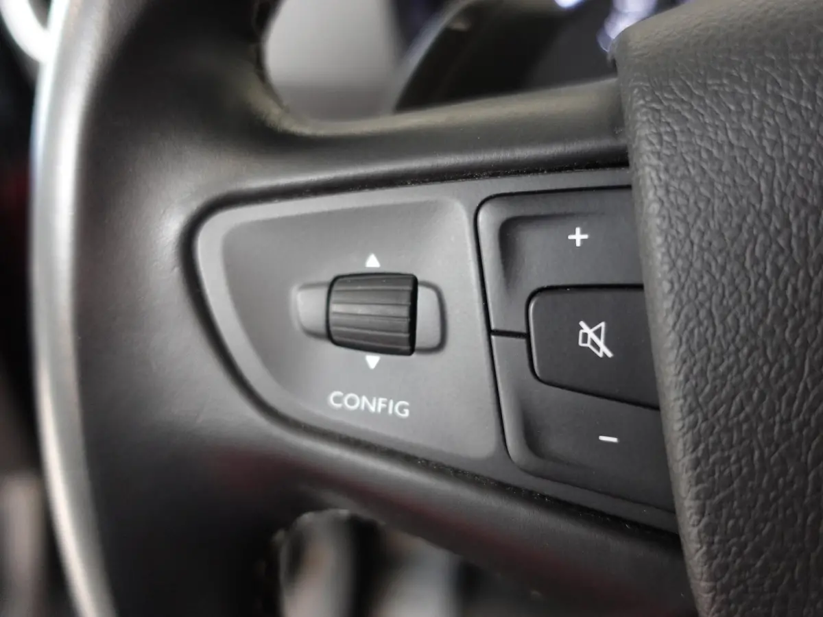 2.0 CDTI 145 pk L3H1 Edition 3-zits Automaat Airco Navigatie Bluetooth Trekhaak