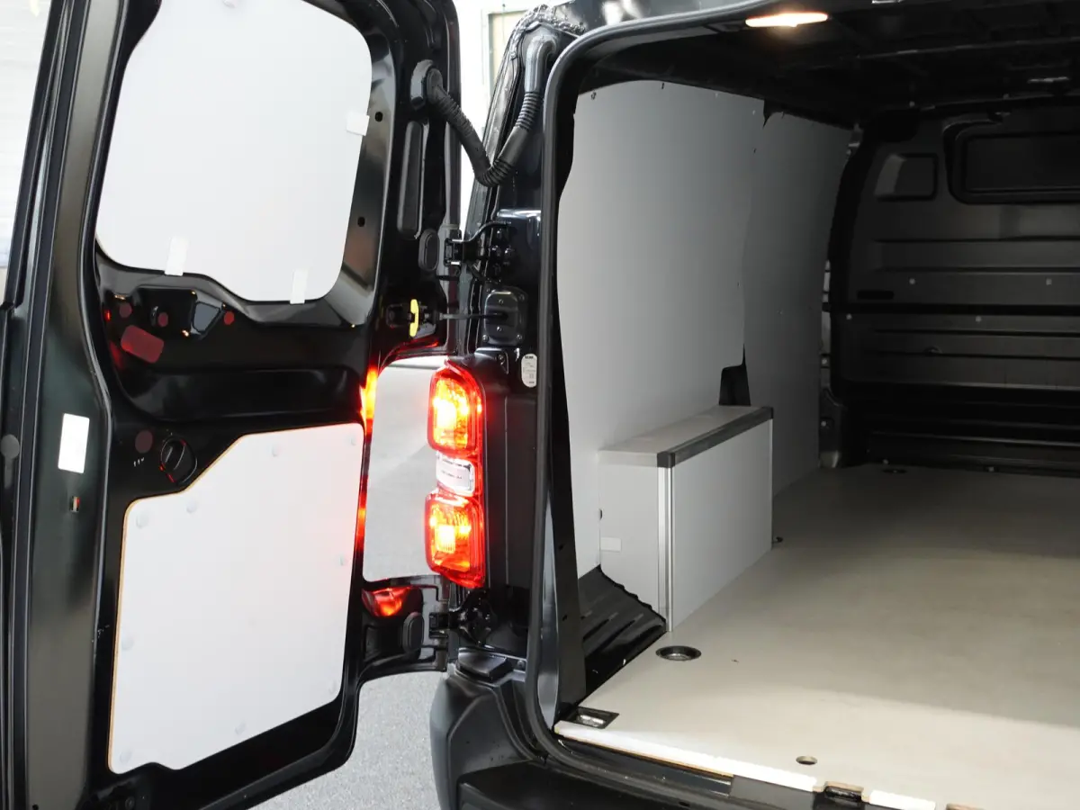2.0 CDTI 145 pk L3H1 Edition 3-zits Automaat Airco Navigatie Bluetooth Trekhaak