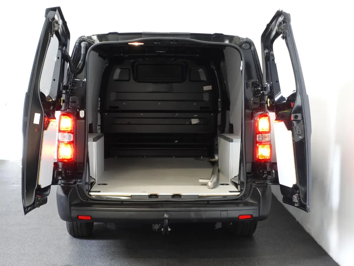 2.0 CDTI 145 pk L3H1 Edition 3-zits Automaat Airco Navigatie Bluetooth Trekhaak