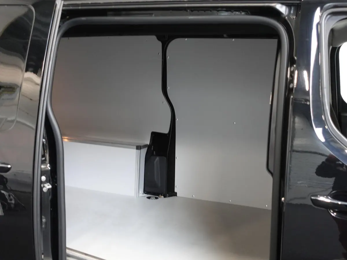 2.0 CDTI 145 pk L3H1 Edition 3-zits Automaat Airco Navigatie Bluetooth Trekhaak