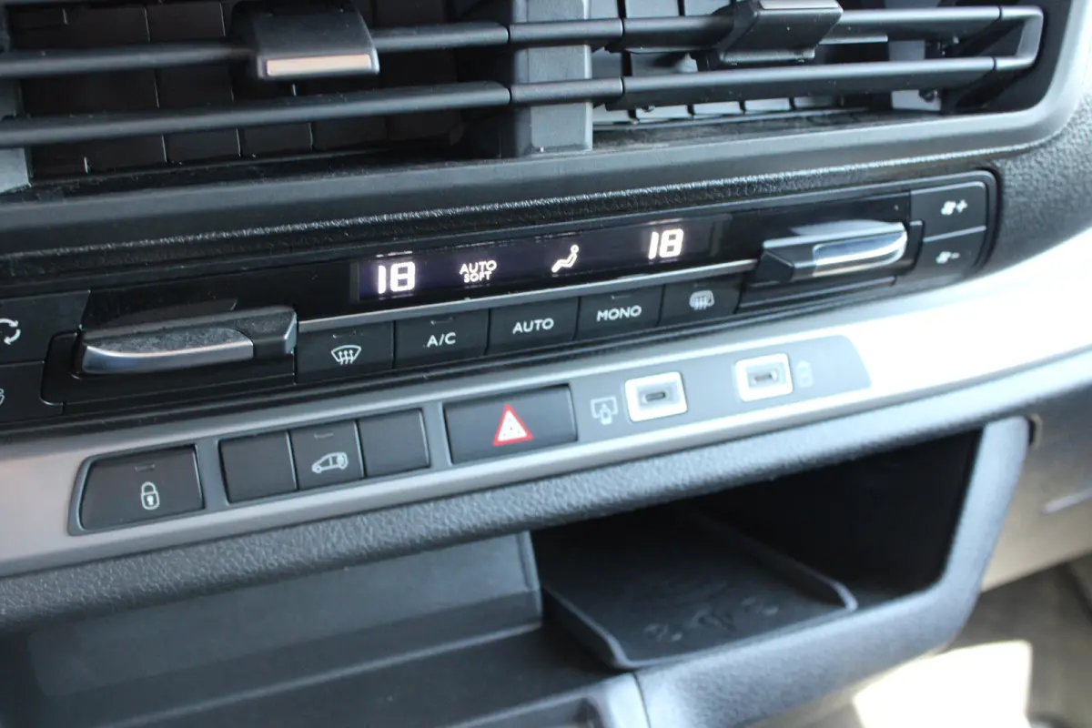 2.0 BlueHDI 145 S&S L3 Long | Automaat | Navigatie | Camera | 3-Zits | Long | Dubbele schuifdeur | Apple carplay |