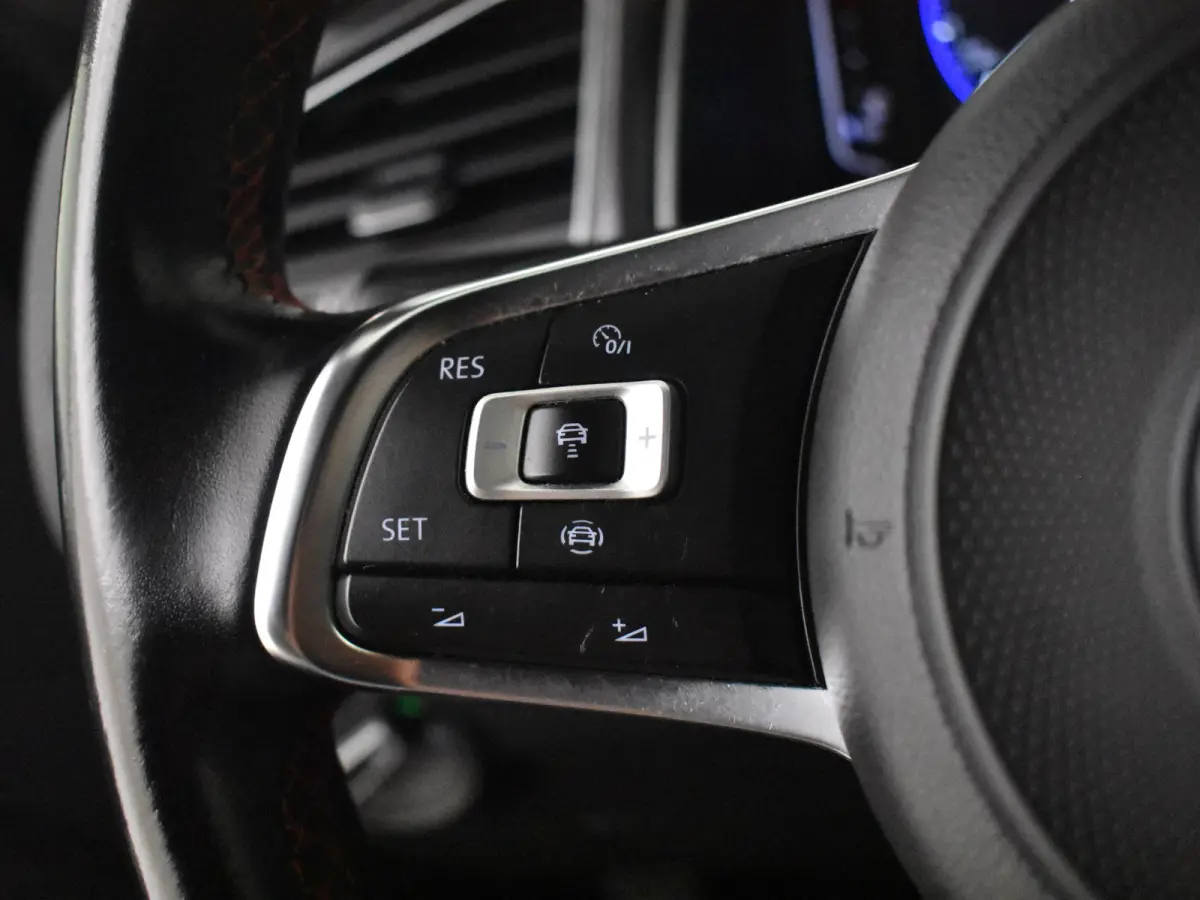 1.5 TSI Sport Business R-line 150pk DSG/AUTO | Adaptive cruise control | Navigatie | Keyless entry | Digitaal instrumentenpaneel | Elektrische achterklep | 19" LMV