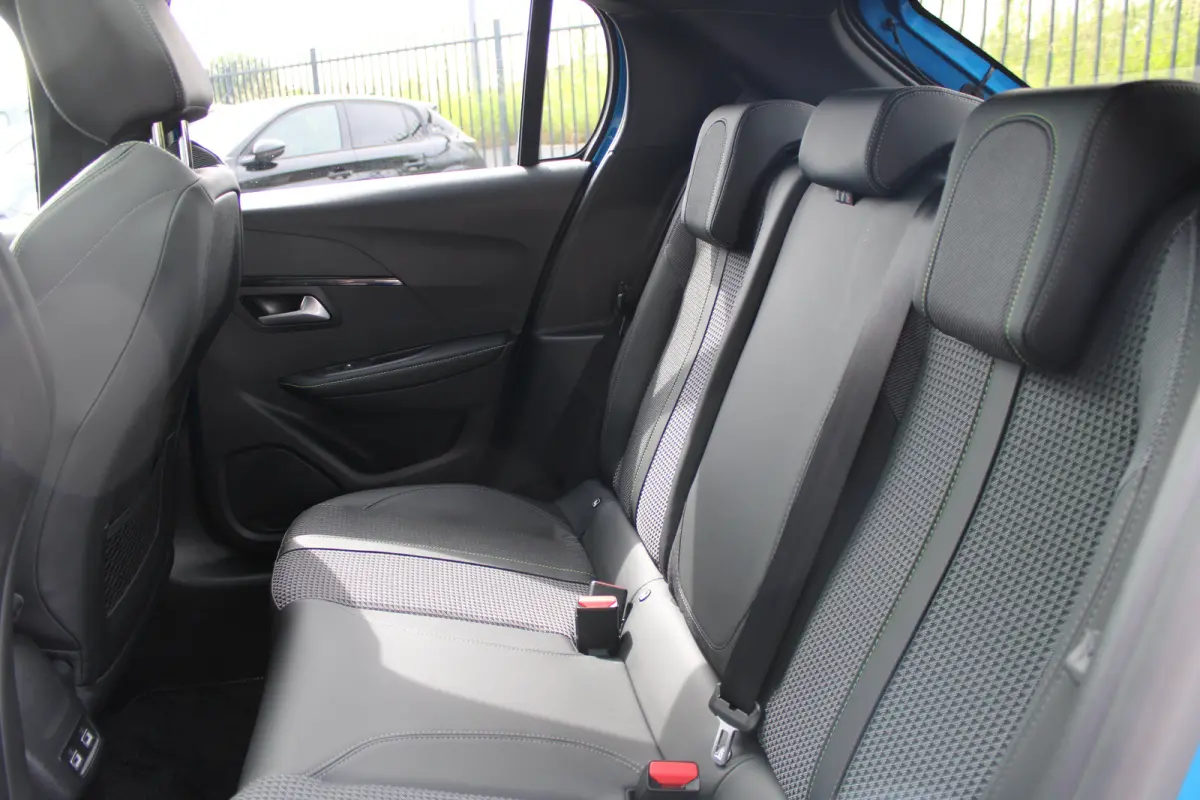 1.2 PureTech 130pk GT | Automaat | Navigatie | Camera | Panoramadak | NL auto | 1e Eigenaar | 31.000km |