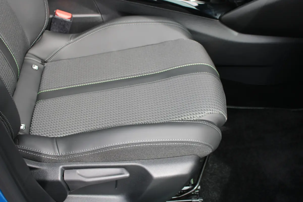 1.2 PureTech 130pk GT | Automaat | Navigatie | Camera | Panoramadak | NL auto | 1e Eigenaar | 31.000km |