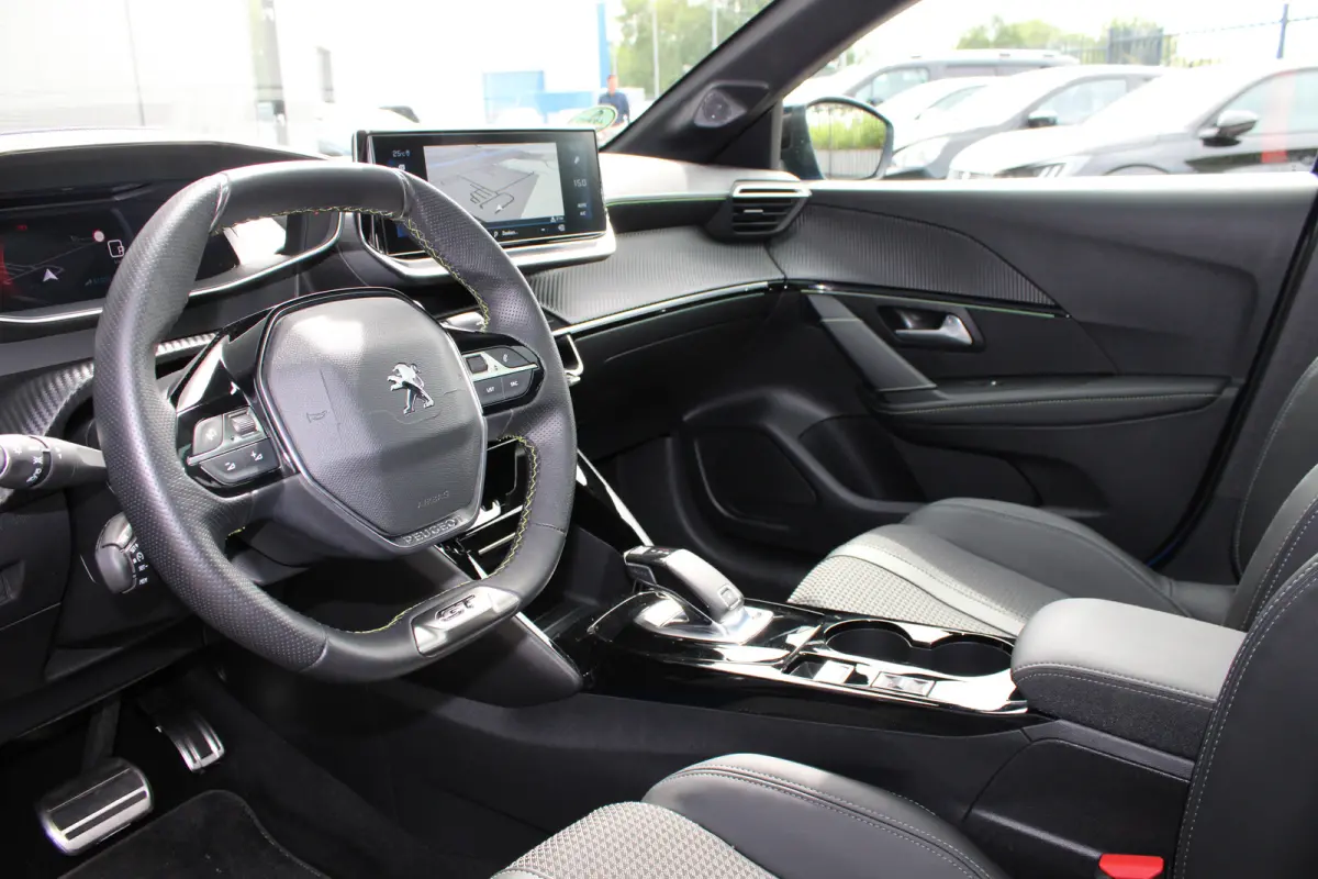 1.2 PureTech 130pk GT | Automaat | Navigatie | Camera | Panoramadak | NL auto | 1e Eigenaar | 31.000km |