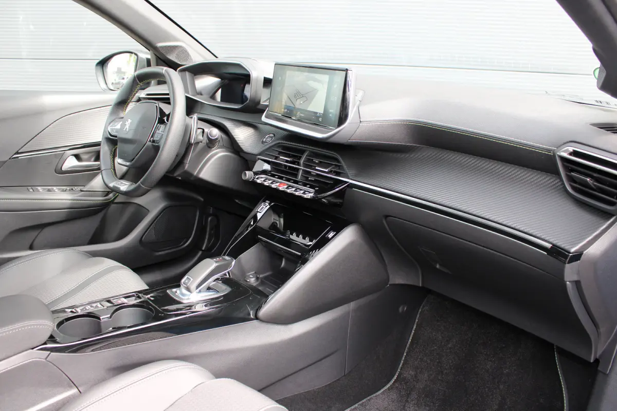 1.2 PureTech 130pk GT | Automaat | Navigatie | Camera | Panoramadak | NL auto | 1e Eigenaar | 31.000km |