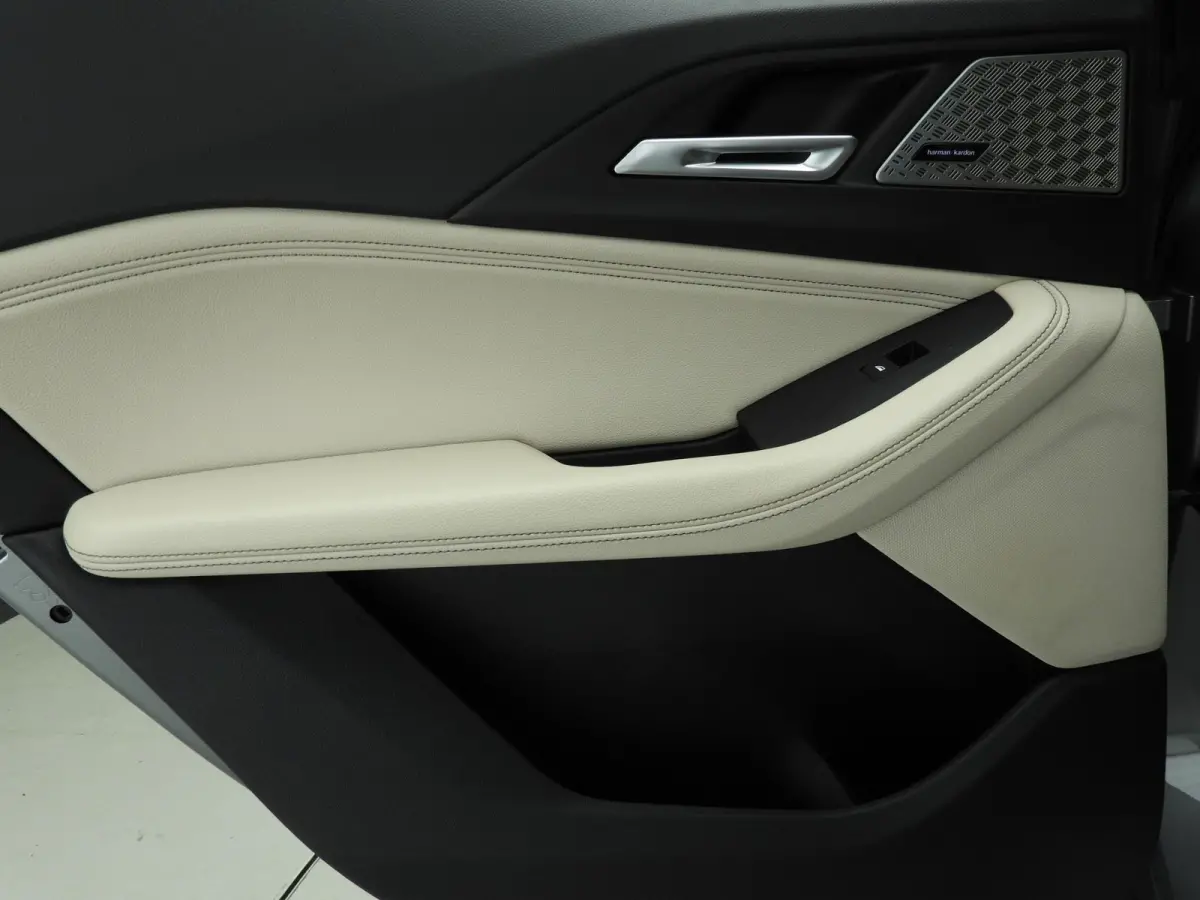 218i | LED | Leder | Navigatie | Sportstoelen | Chrome line | DAB | Harman-kardon sound | Alu 17 inch