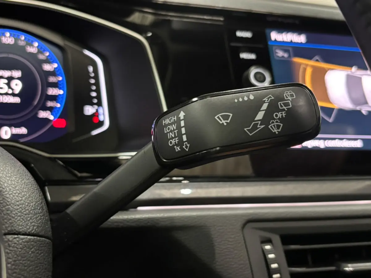 1.0 TSI Highline R-Line Panodak Virtual