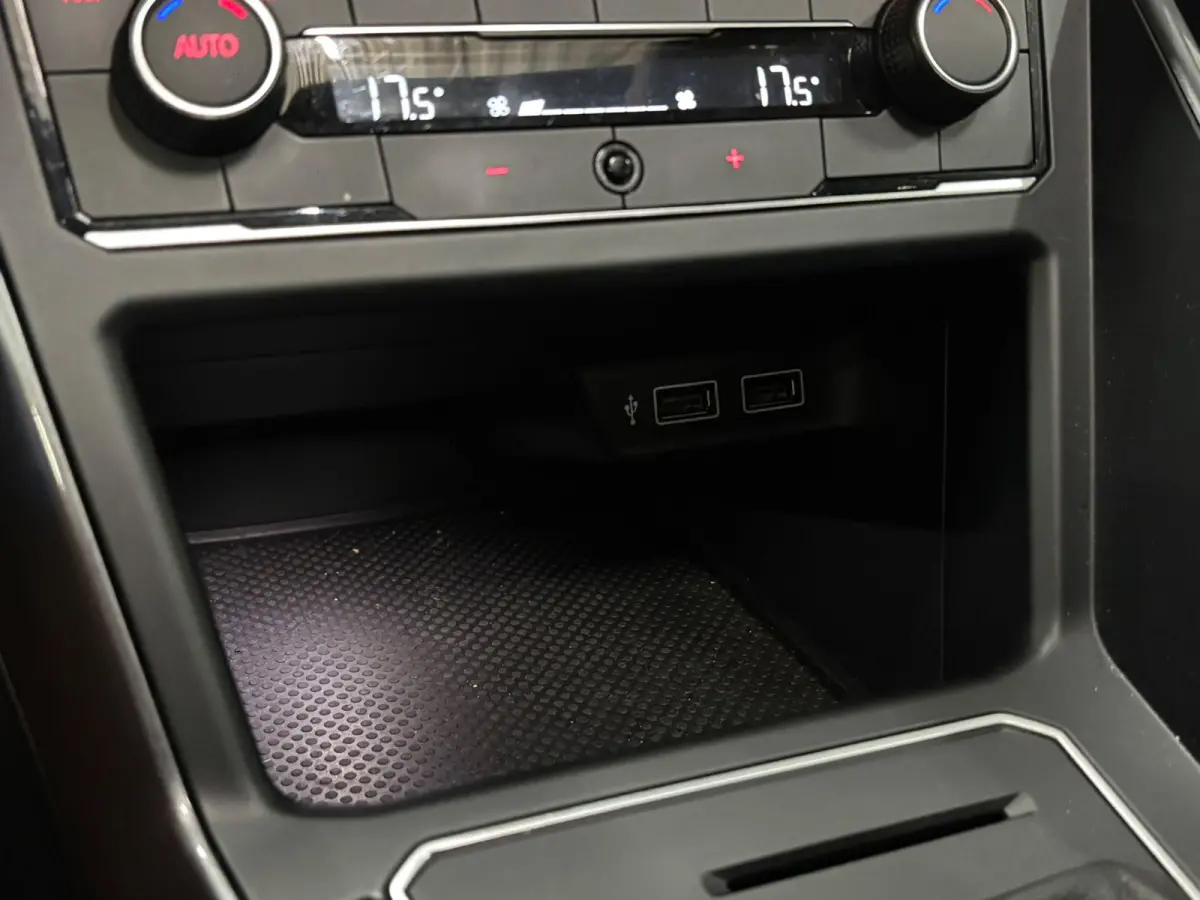 1.0 TSI Highline R-Line Panodak Virtual