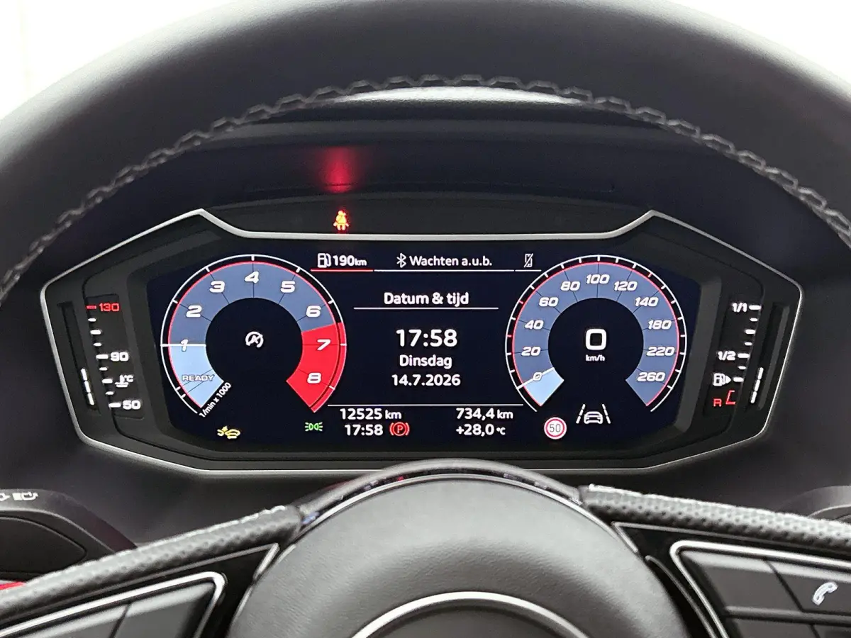25 TFSI S edition | Stoelverwarming | Camera | parkeersensoren | Apple carplay | Zwart pakket |