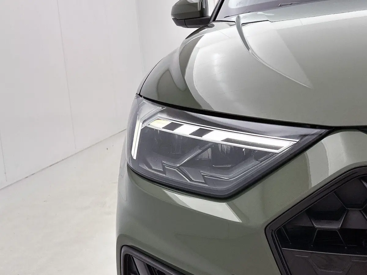 25 TFSI S edition | Stoelverwarming | Camera | parkeersensoren | Apple carplay | Zwart pakket |