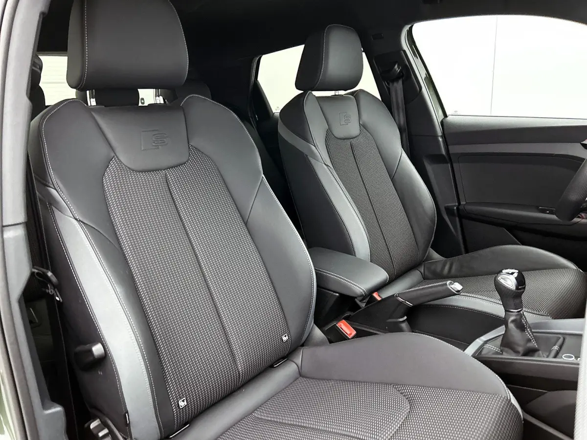 25 TFSI S edition | Stoelverwarming | Camera | parkeersensoren | Apple carplay | Zwart pakket |