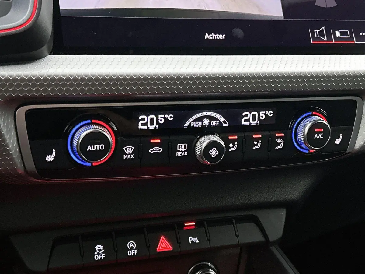 25 TFSI S edition | Stoelverwarming | Camera | parkeersensoren | Apple carplay | Zwart pakket |