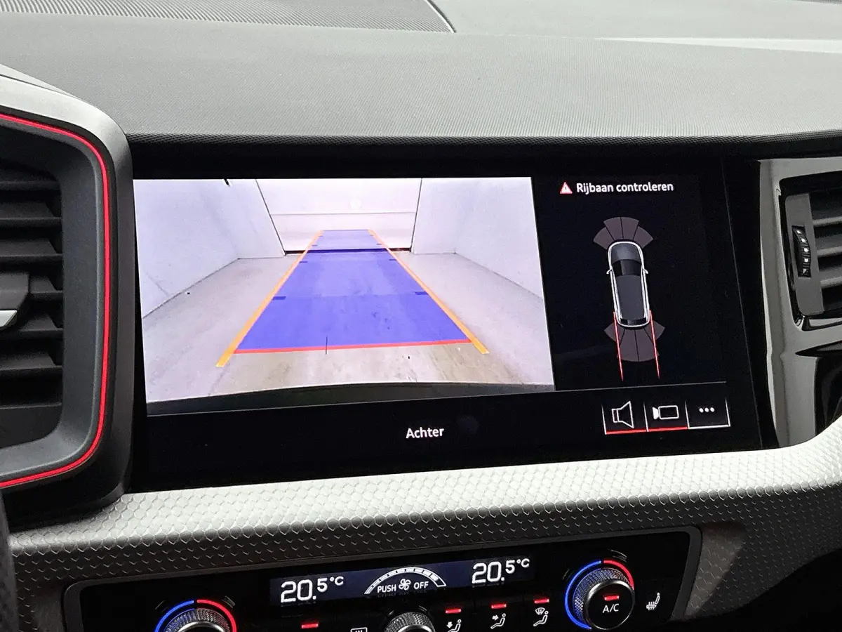 25 TFSI S edition | Stoelverwarming | Camera | parkeersensoren | Apple carplay | Zwart pakket |