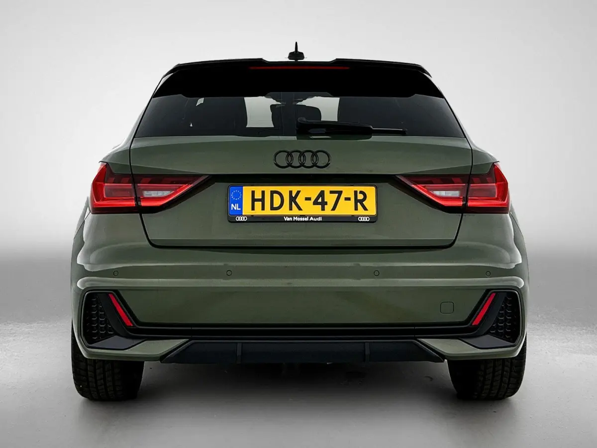25 TFSI S edition | Stoelverwarming | Camera | parkeersensoren | Apple carplay | Zwart pakket |