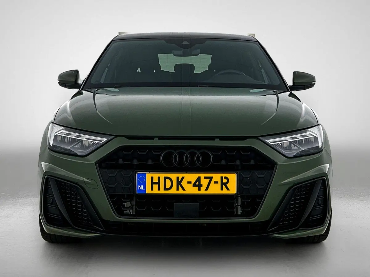 25 TFSI S edition | Stoelverwarming | Camera | parkeersensoren | Apple carplay | Zwart pakket |