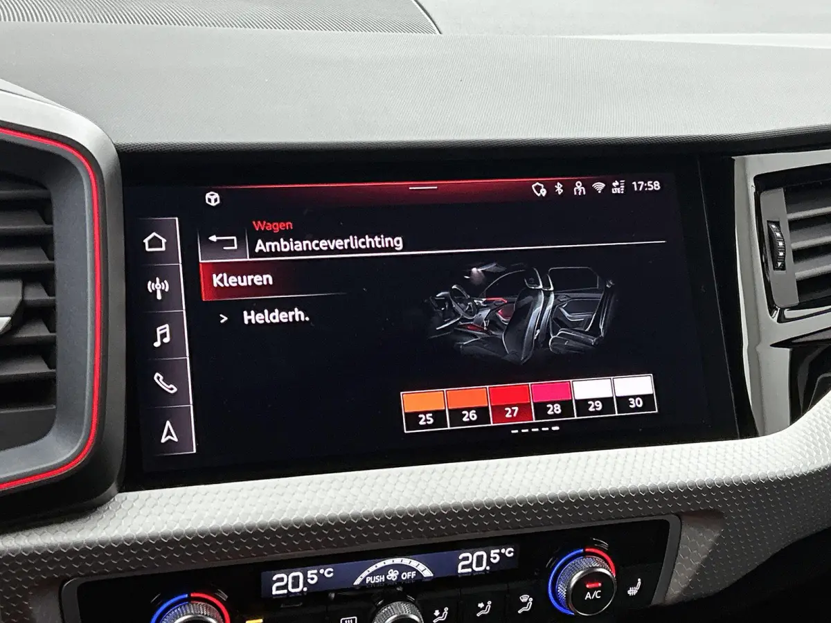 25 TFSI S edition | Stoelverwarming | Camera | parkeersensoren | Apple carplay | Zwart pakket |