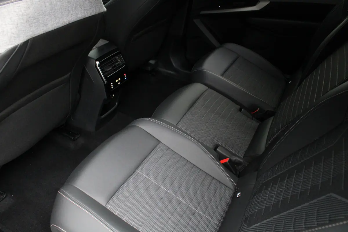 1.2 Hybrid 136 Allure | Automaat | Navigatie | Camera | Adaptieve cruise control | Apple carplay |