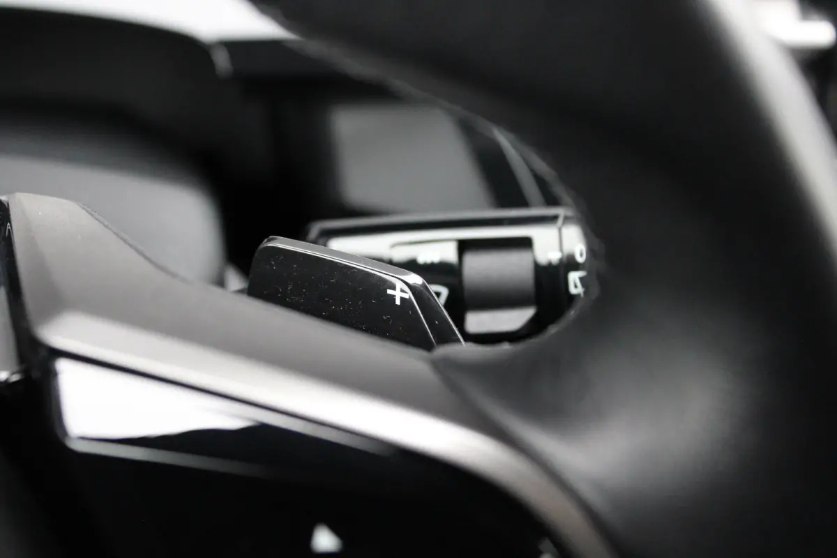 1.2 Hybrid 136 Allure | Automaat | Navigatie | Camera | Adaptieve cruise control | Apple carplay |