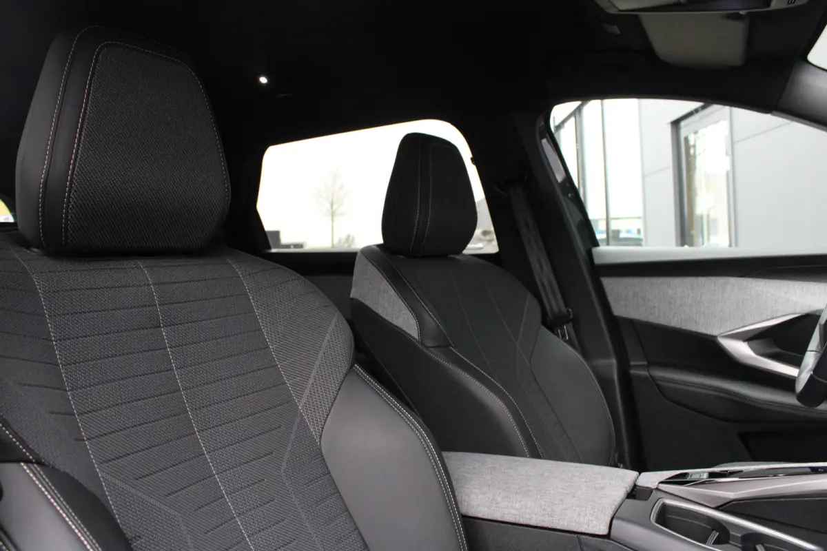 1.2 Hybrid 136 Allure | Automaat | Navigatie | Camera | Adaptieve cruise control | Apple carplay |