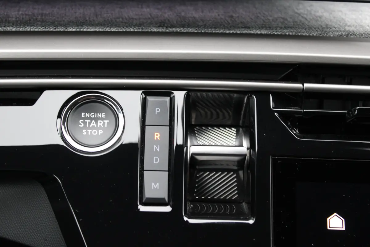 1.2 Hybrid 136 Allure | Automaat | Navigatie | Camera | Adaptieve cruise control | Apple carplay |