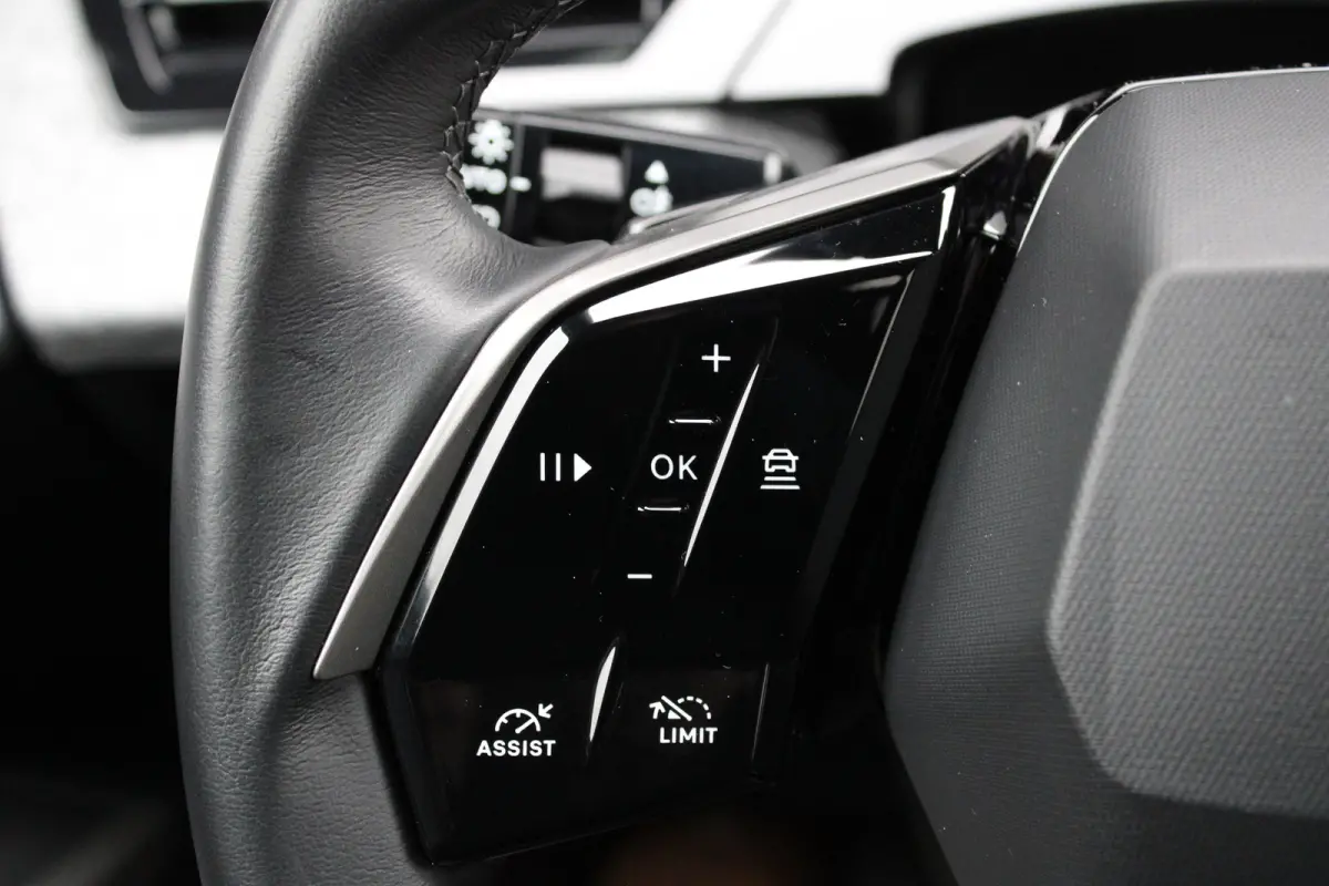 1.2 Hybrid 136 Allure | Automaat | Navigatie | Camera | Adaptieve cruise control | Apple carplay |