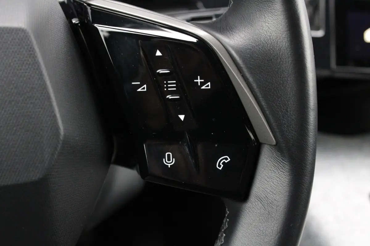 1.2 Hybrid 136 Allure | Automaat | Navigatie | Camera | Adaptieve cruise control | Apple carplay |