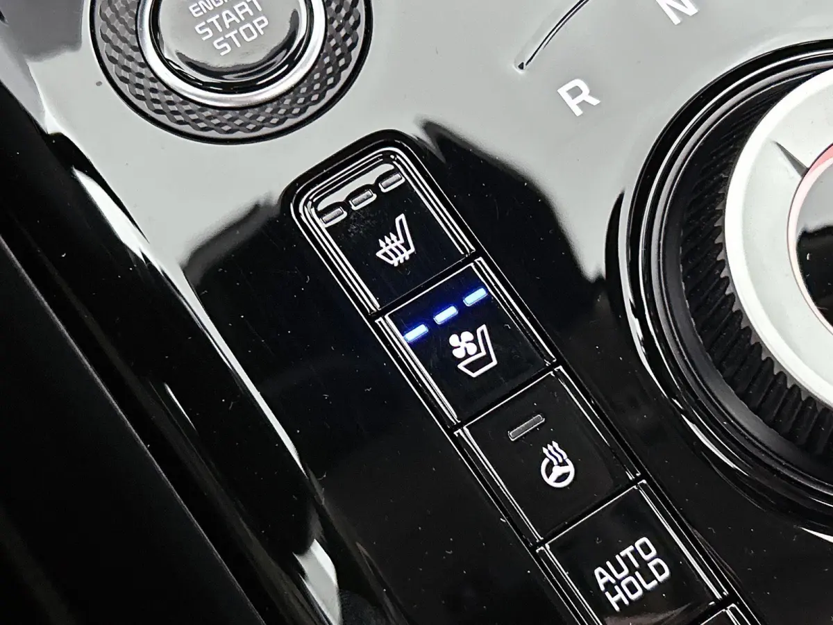 1.6 136pk Hybrid ExecutiveLine Automaat | Trekhaak | Schuif-/Kanteldak | Elektrisch Verstelb. Bestuurdersstoel | Adaptieve Cruise Control | Camera | Head-Up Display | 18"LMV | Keyless Entry/